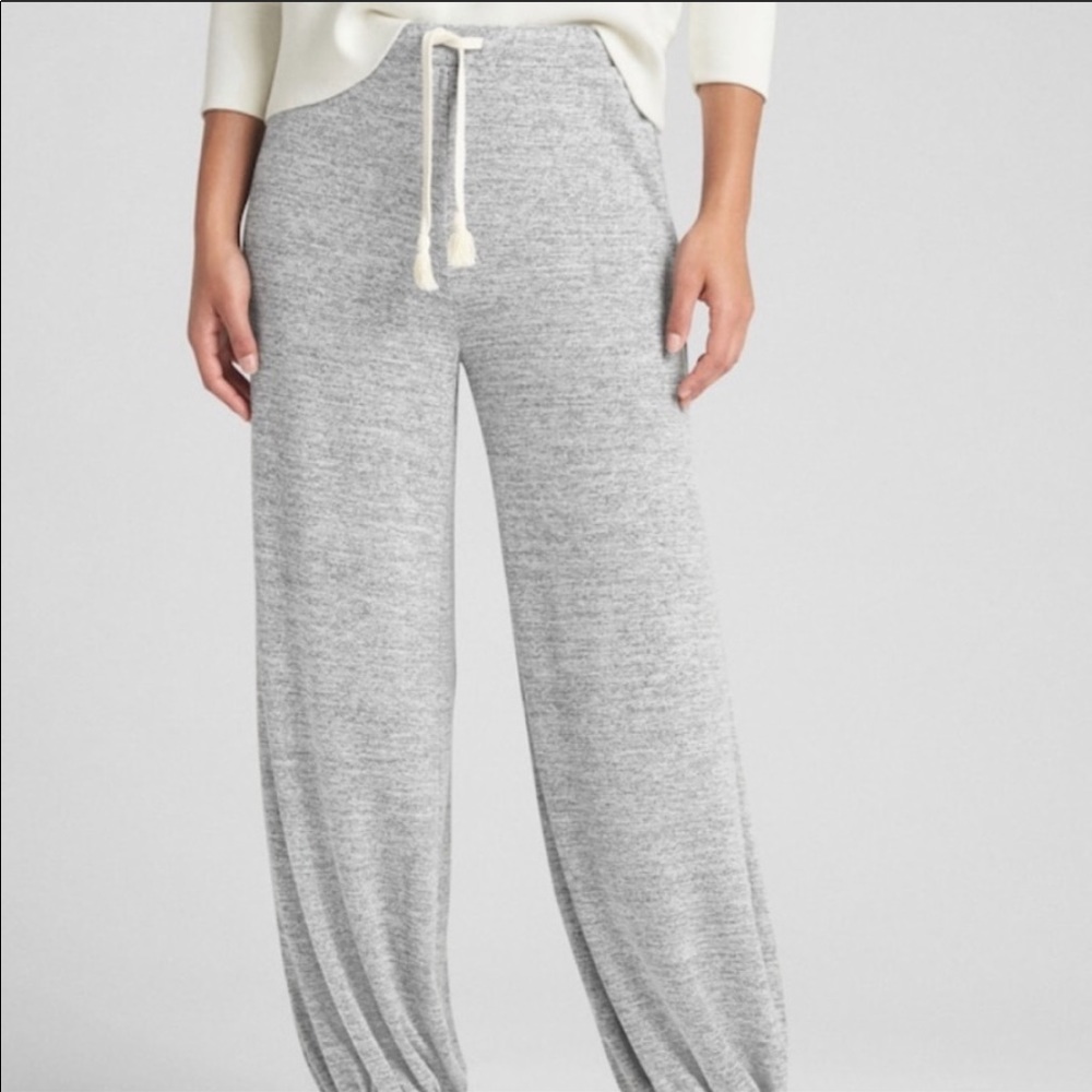 Gap Soft spun wide leg joggers brand new w/o tags